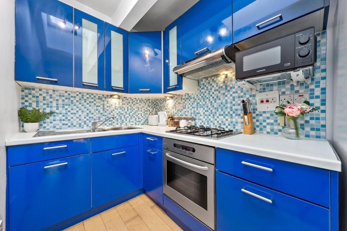 Balcony Blue Theme 1 Bedroom Central London Luxury Flat Near Hyde Park! Accommodates Up To 6! Double Sofa Bed And Next To Station! Exterior foto